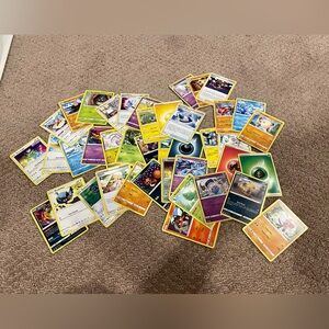 Pokemon - bundle/variety of trading cards